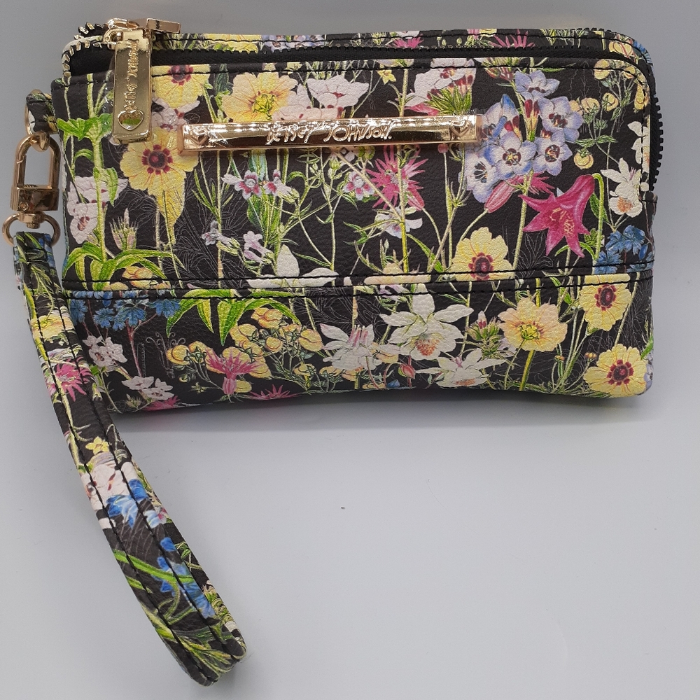 BETSEY JOHNSON DOUBLE ZIP WRISTLET- PRE- OWNED LIKE NEW